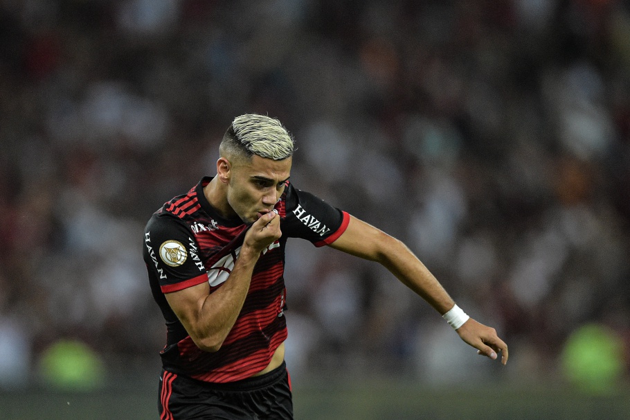  BRASILEIRO: FLAMENGO SUPERA O FLUMINENSE EM CLÁSSICO ELETRIZANTE NO MARACANÃ