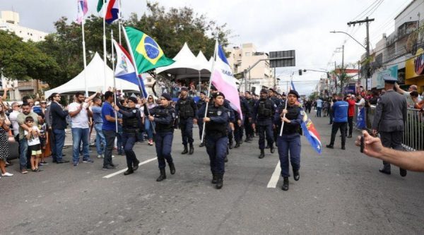  Vila Velha 487 anos: 10 mil pessoas acompanham desfile cívico