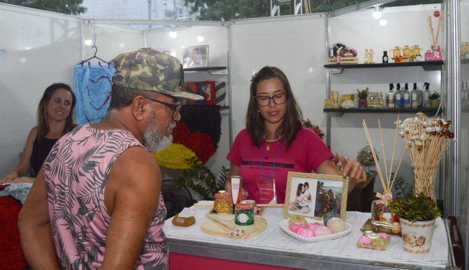  Feira de artesanato segue até sábado (7) na Praça de Fátima