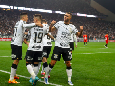  Corinthians empata em Itaquera para avançar na Libertadores