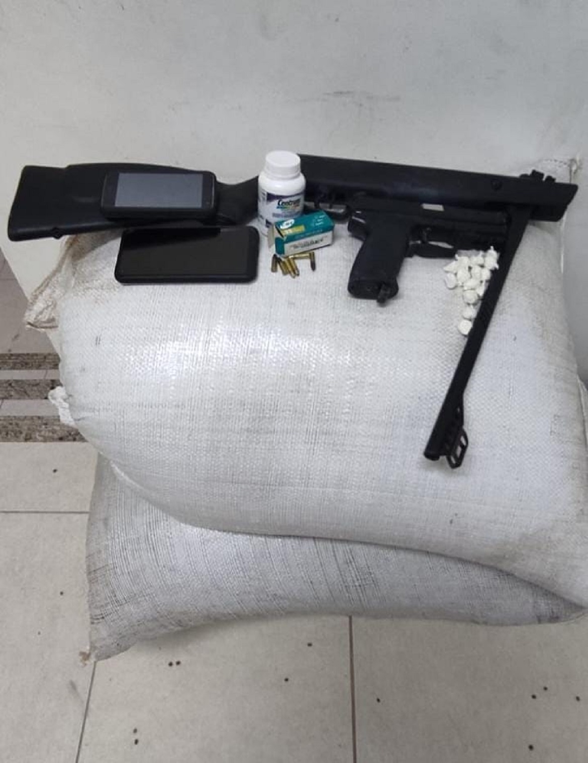  Polícia militar detém em flagrante suspeito de furto de sacas de café e apreende drogas, armas e munições em Jerônimo Monteiro