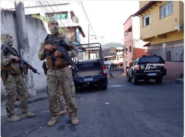  DHPP de Vitória e CORE descobrem esconderijo de traficantes no Bairro da Penha e prendem duas pessoas