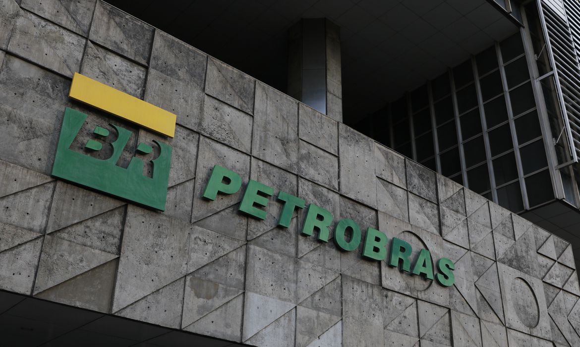  Governo federal anuncia troca de presidente da Petrobras