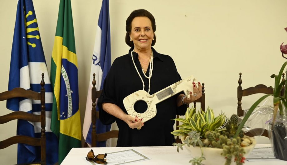  Festa de Cachoeiro: Cachoeirense Ausente Nº1 de 2022 é recepcionada com homenagens