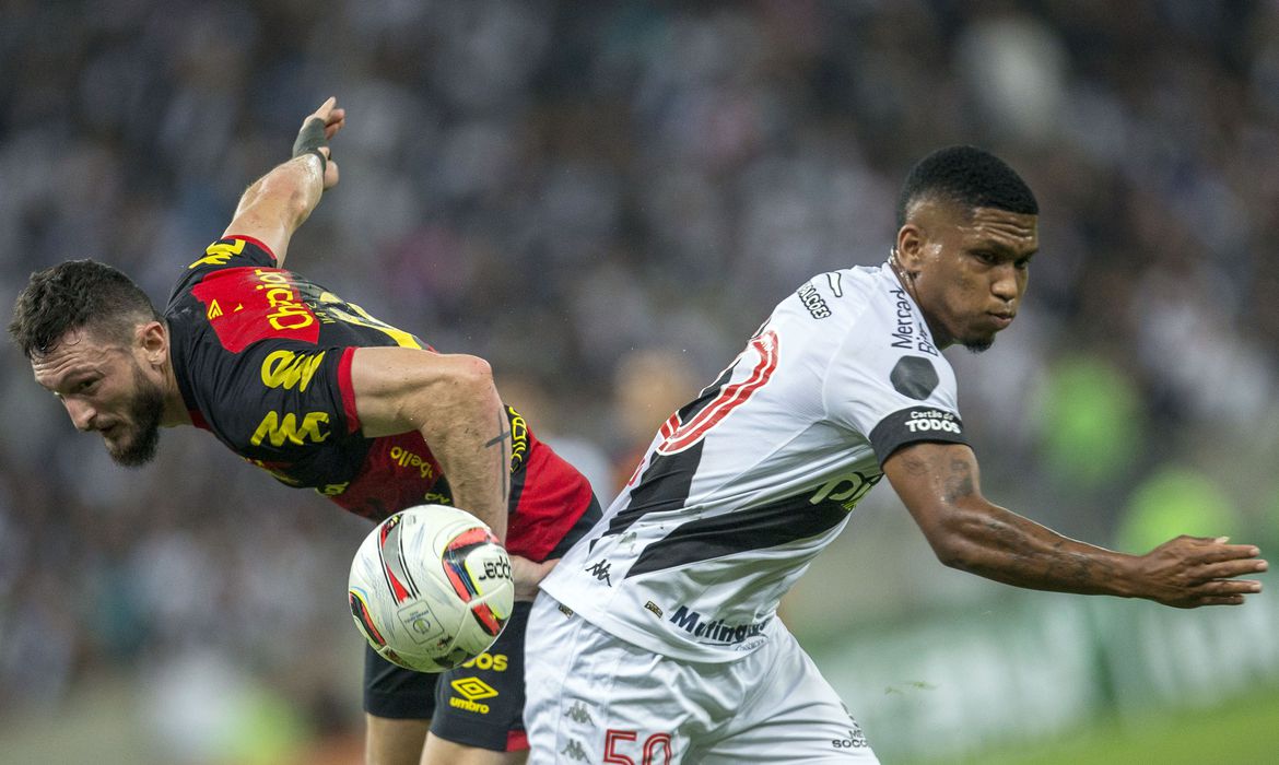  Vasco e Sport empatam em Maracanã lotado