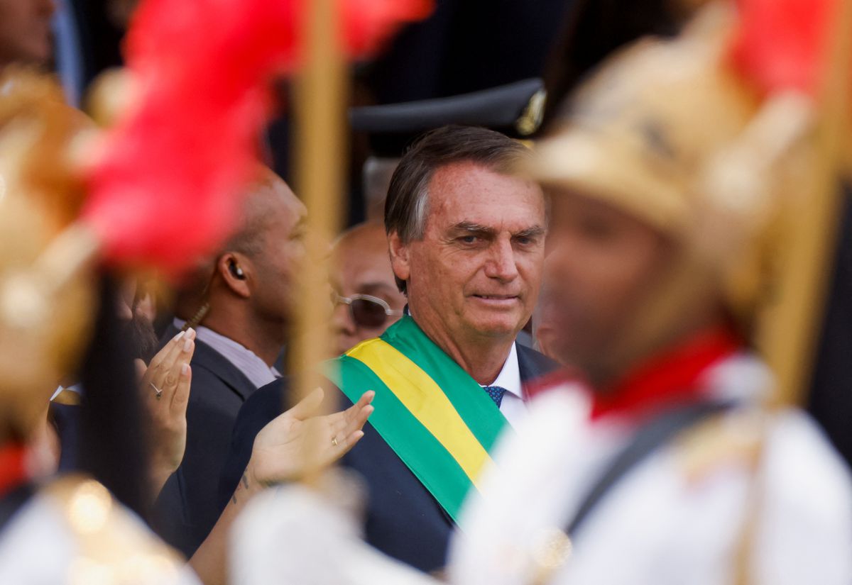  Bolsonaro vai ao funeral da rainha Elizabeth