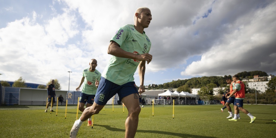  Seleção brasileira já se prepara na Europa para os amistosos contra Gana e Tunísia