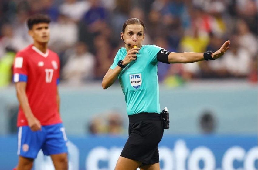  Stephanie encerra espera de 92 anos por uma árbitra em Copa do Mundo masculina