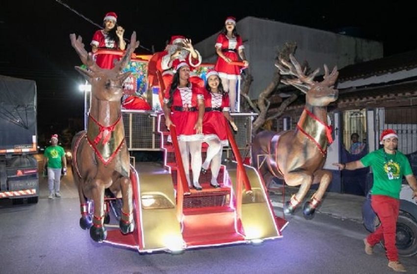  Em Vila Velha, ​Papai Noel faz a alegria das famílias passeando por vários bairros