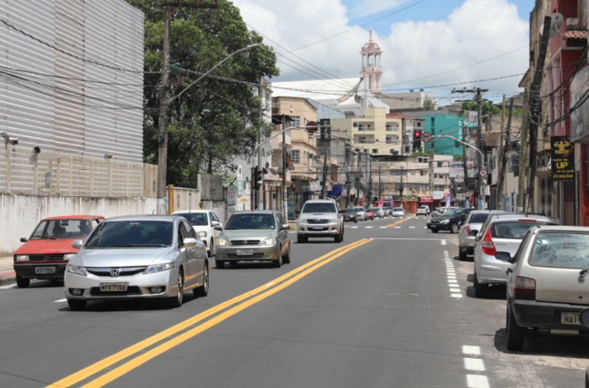  Avenida Espírito Santo, em Jardim América, recebe sinalização horizontal após a recuperação asfáltica