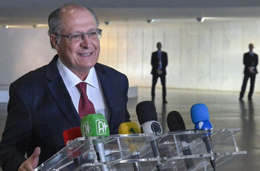  “Só faltam escandalosos juros caírem”, defende Alckmin