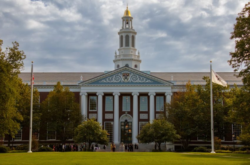  Santander e Harvard oferecem 300 bolsas de estudo para professores universitários