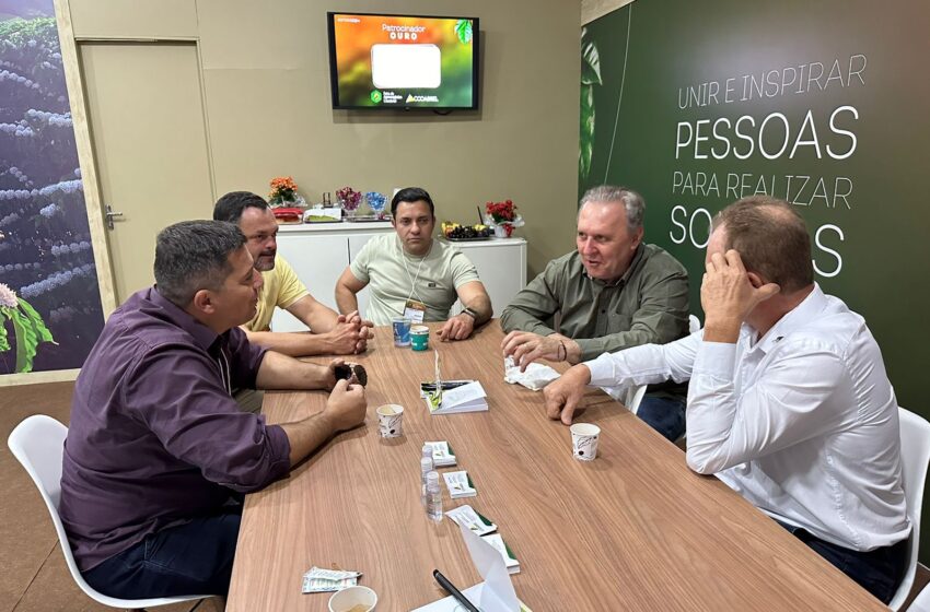  Deputado Wellington Callegari Marca Presença na Feira do Agronegócio da COOABRIEL