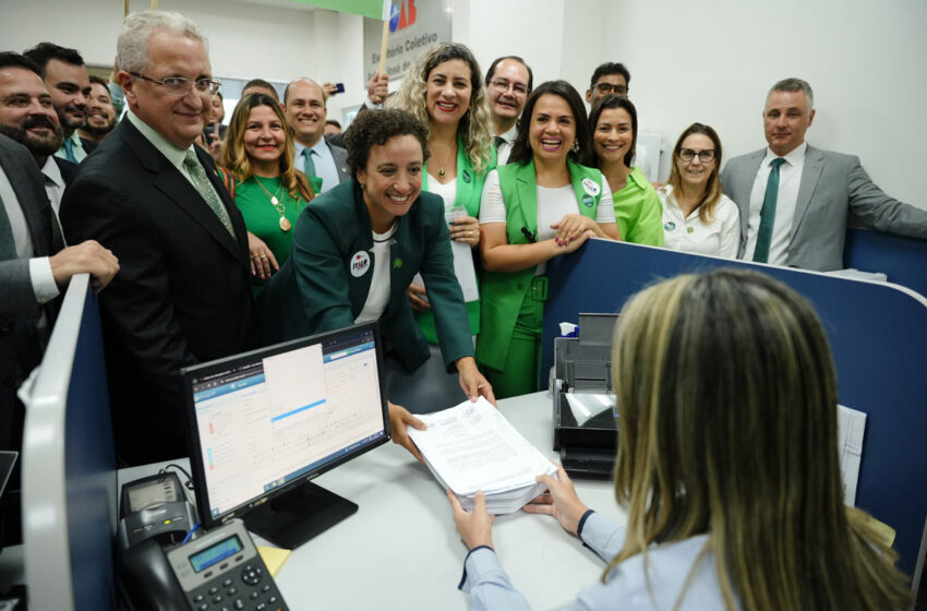  Érica Neves lança campanha para a OAB-ES com multidão de advogados de todas as regiões no Centro de Vitória