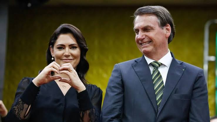  Bolsonaro fala em Michelle candidata e plano de assumir Casa Civil