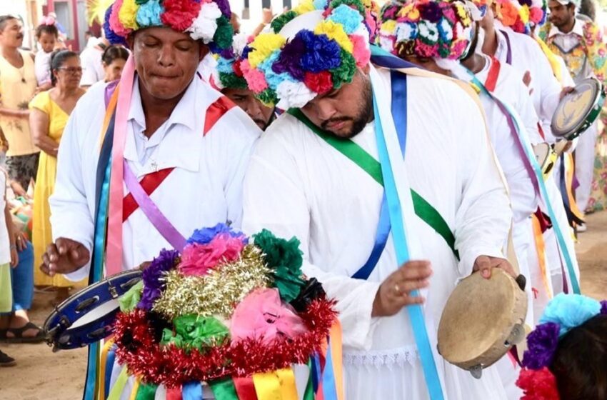  Itaúnas é palco da Festa de São Benedito e São Sebastião, com mais de 20 grupos folclóricos